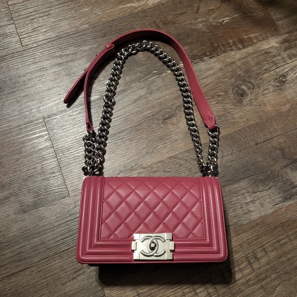 CHANEL Quilted Boy Bag Small Lambskin in Pink - Picture 3 of 13